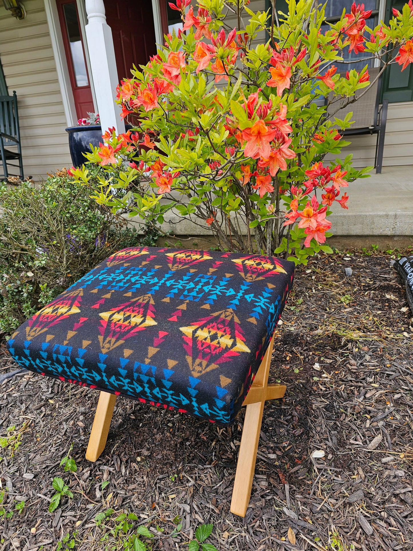 Echo Canyon stool/bench