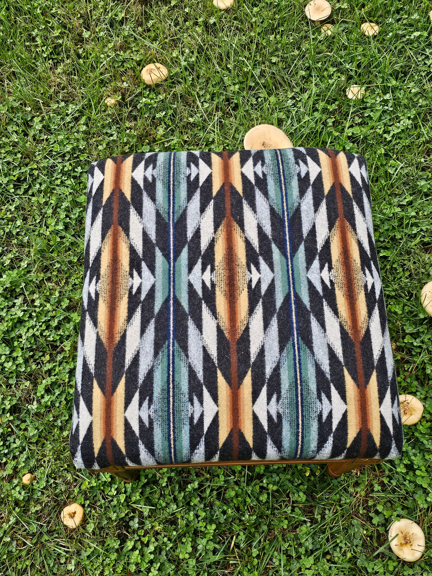 Wyeth Trail make up stool supplemental seating bench stool