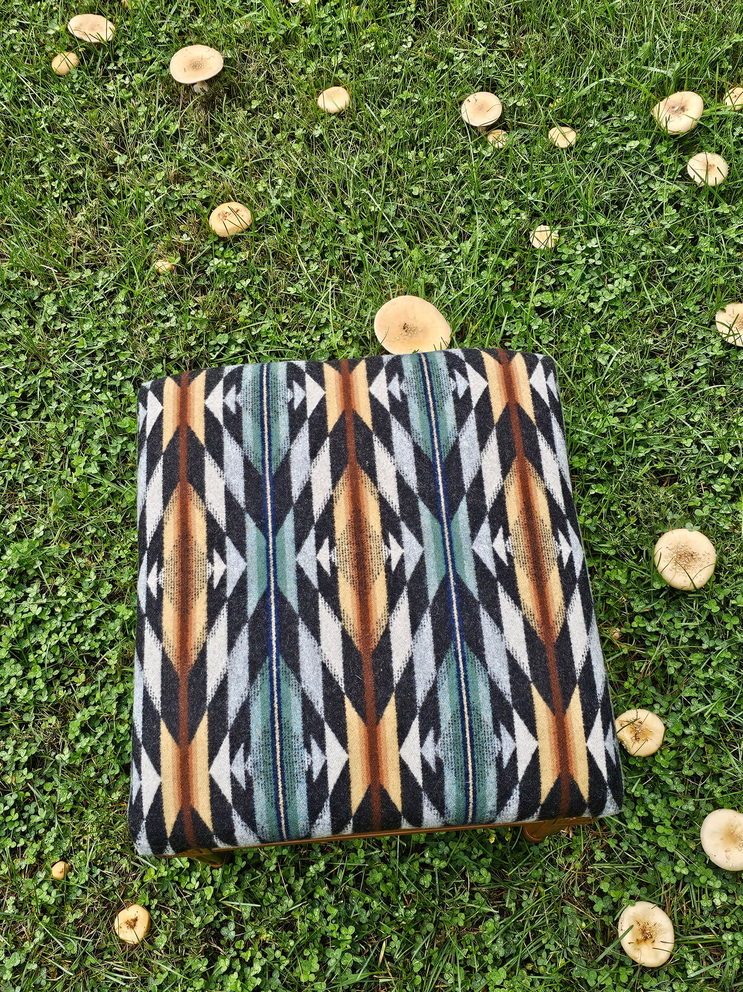 Wyeth Trail make up stool supplemental seating bench stool