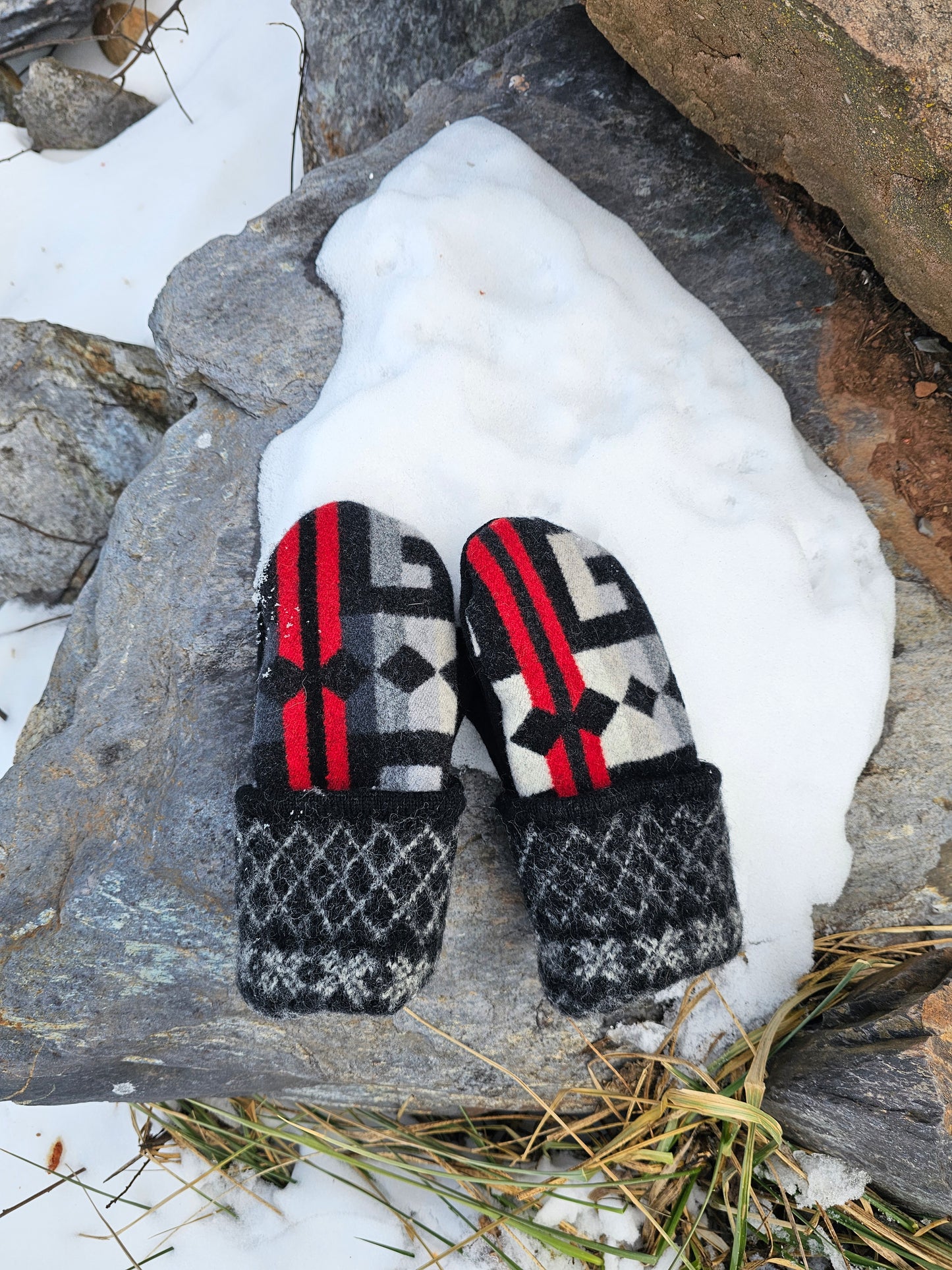 Rancho Rio Black Mittens Gloves Wool Mittens (small)