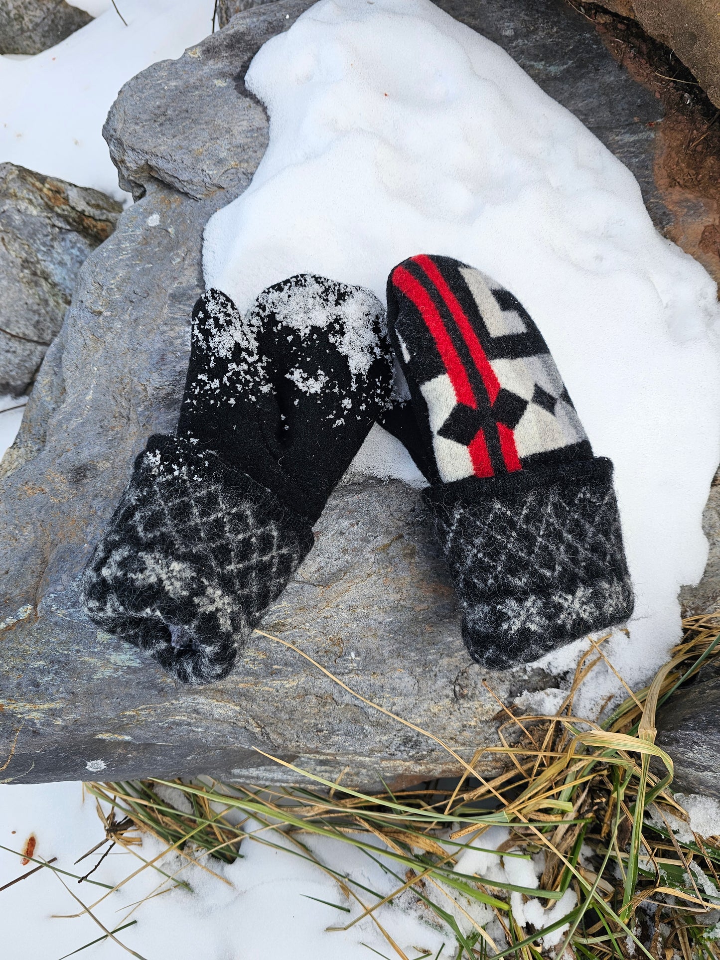 Rancho Rio Black Mittens Gloves Wool Mittens (small)