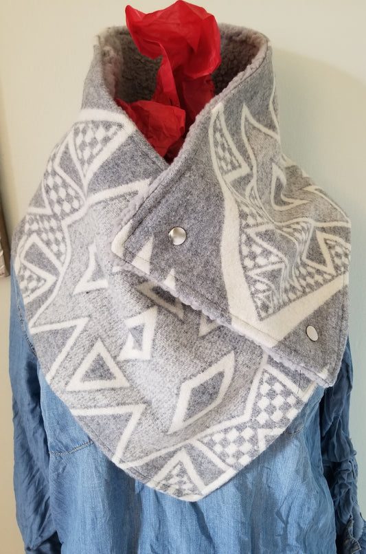 Diamond Ridge White Southwestern scarf